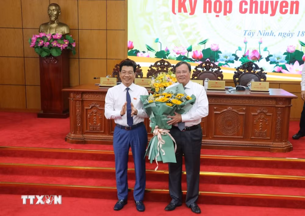 ttxvn-ong-le-van-han-duoc-bau-giu-chuc-chu-tich-ubnd-tinh-tay-ninh-8415825.jpg