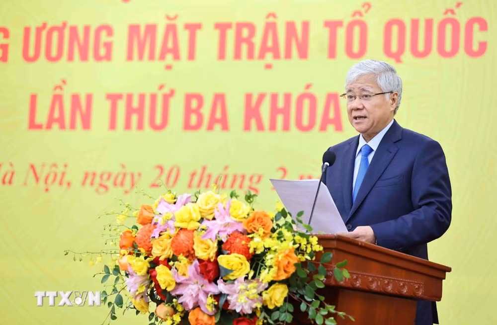 ttxvn-hoi-nghi-uy-ban-trung-uong-mat-tran-to-quoc-viet-nam-lan-thu-ba-khoa-x-2002-1.jpg