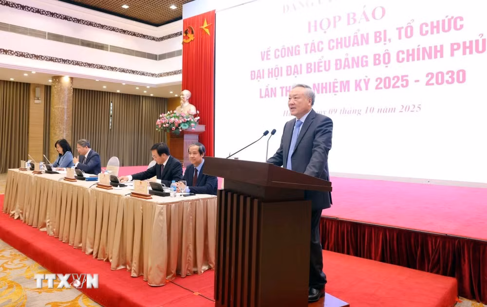 ttxvn-tinh-gon-bo-may-1210-3.jpg