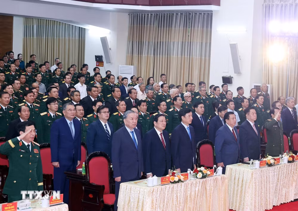 ttxvn-tong-bi-thu-to-lam-du-le-ky-niem-80-nam-ngay-truyen-thong-llvt-quan-khu-4-2.jpg