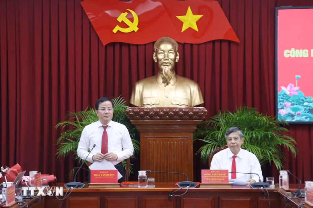 ttxvn-ong-tran-van-huyen-duoc-chi-dinh-giu-chuc-bi-thu-dang-uy-cac-co-quan-dang-thanh-pho-can-tho-2808-2.jpg