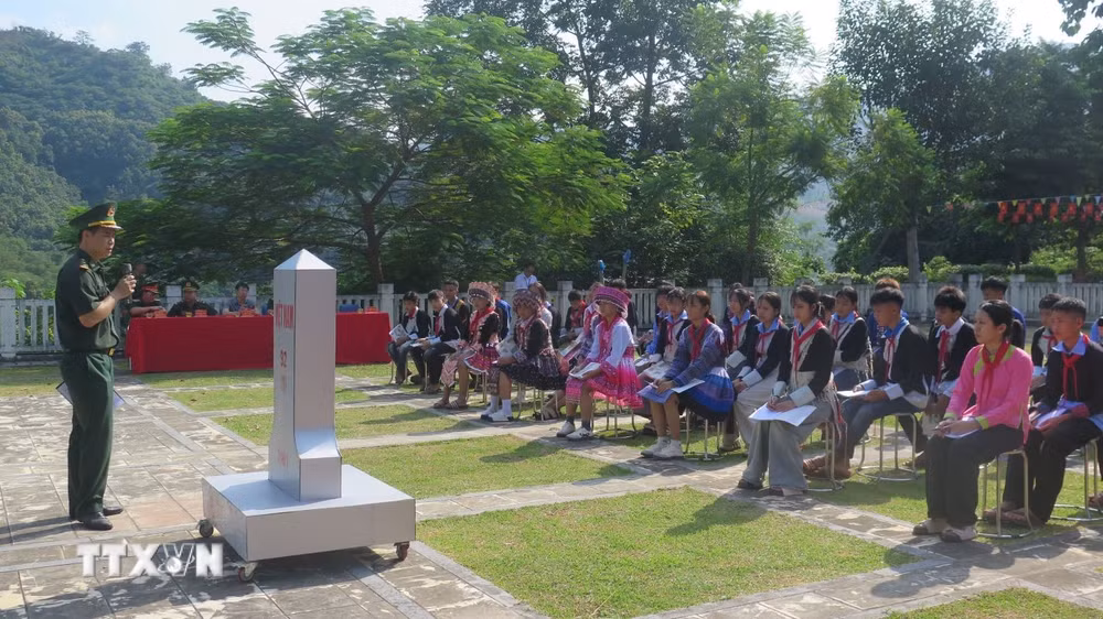ttxvn_khoi-day-tinh-yeu-to-quoc-qua-tiet-hoc-bien-cuong-tai-a-mu-sung-lao-cai-7593.jpg