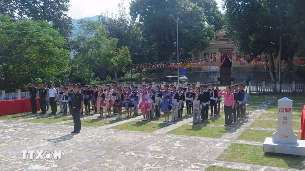ttxvn_khoi-day-tinh-yeu-to-quoc-qua-tiet-hoc-bien-cuong-tai-a-mu-sung-lao-cai-1606.jpg