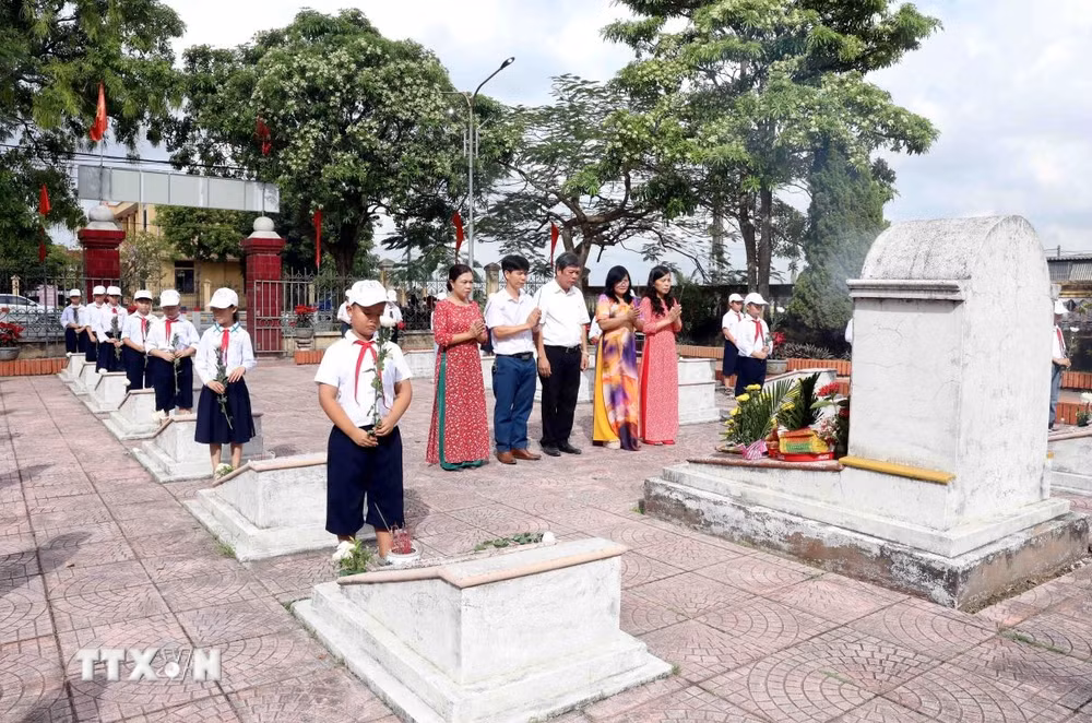 ttxvn_lop-hoc-vinh-hang-2110-dia-chi-do-giao-duc-truyen-thong-cach-mang-4.jpg