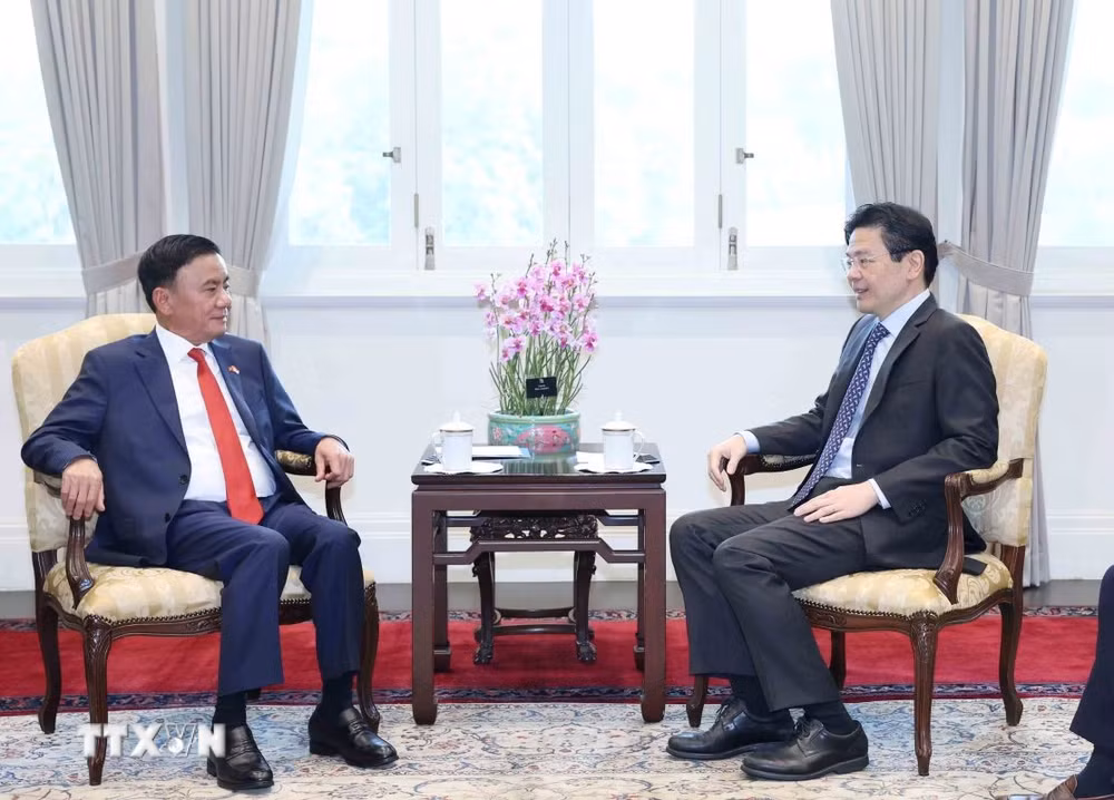 ttxvn-thuong-truc-ban-bi-thu-tran-cam-tu-hoi-kien-tong-thu-ky-dang-hanh-dong-nhan-dan-thu-tuong-singapore-2508-2.jpg