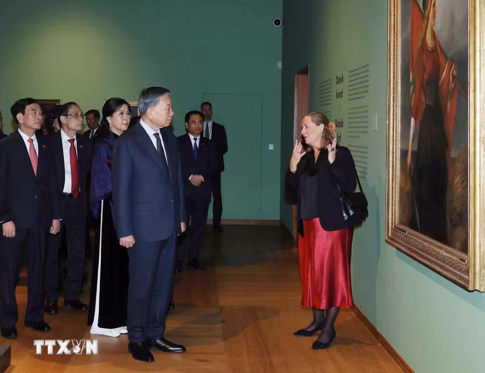 ttxvn_tong-bi-thu-chu-tich-nuoc-to-lam-va-phu-nhan-tham-quan-bao-tang-glyptotekde-21.jpg