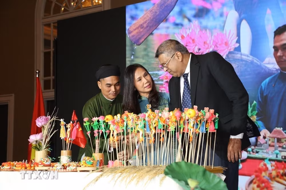 ttxvn-dai-su-quan-viet-nam-tai-sri-lanka-to-chuc-le-ky-niem-81-nam-quoc-khanh-2508-2.jpg