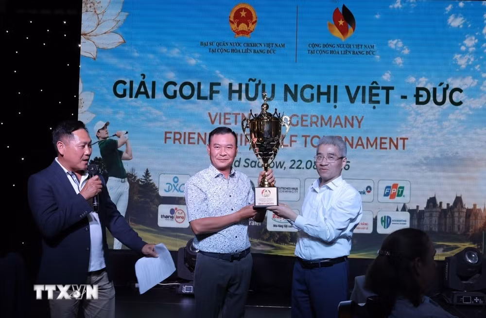 ttxvn-giai-golf-huu-nghi-viet-duc-2026-hanh-trinh-10-nam-gan-ket-cong-dong-va-tinh-huu-nghi-viet-duc-23-3.jpg