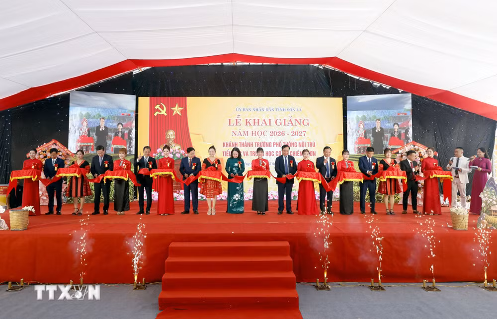 ttxvn_son-la-thap-sang-uoc-mo-5.jpg