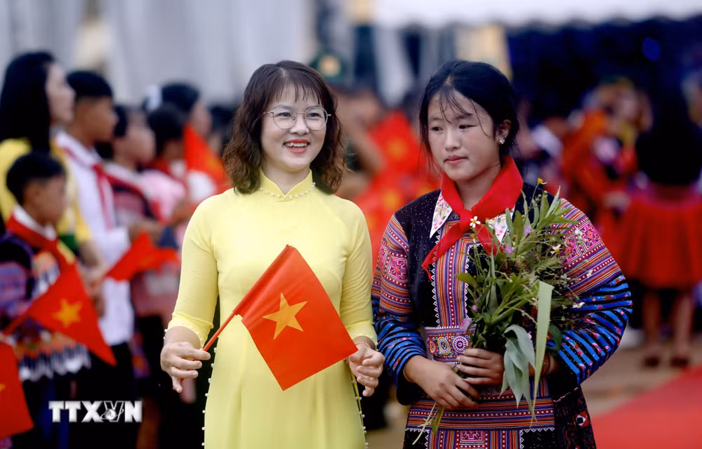 ttxvn_son-la-thap-sang-uoc-mo-4.jpg