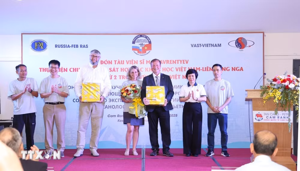 ttxvn-tau-nghien-cuu-khoa-hoc-vien-si-lavrentyev-24-2.jpg