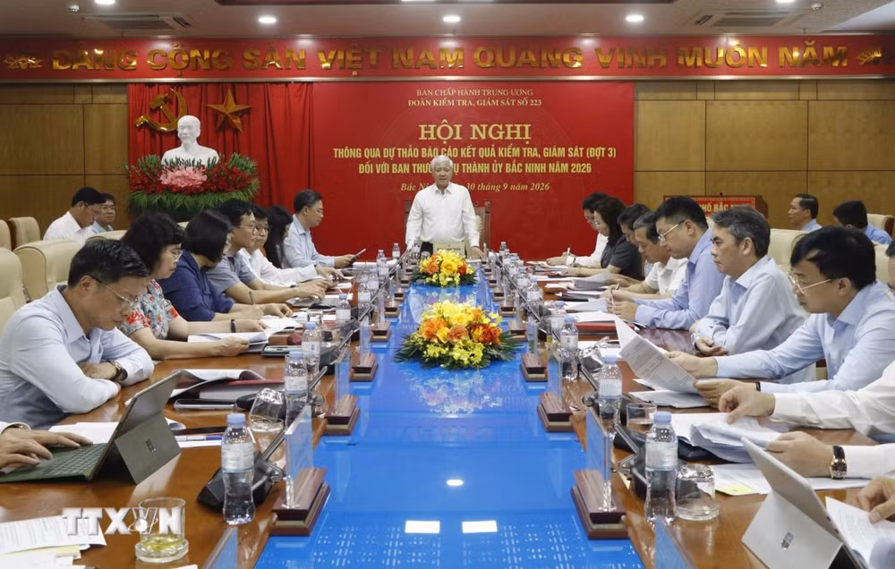 ttxvn_doan-kiem-tra-giam-sat-so-223-cua-bo-chinh-tri-lam-viec-voi-ban-thuong-vu-thanh-uy-bac-ninh-364.jpg