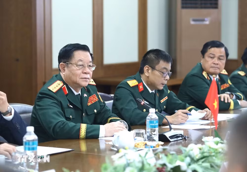 ttxvn_chu-nhiem-tong-cuc-chinh-tri-qdnd-viet-nam-tham-chinh-thuc-belarus-6479.jpg
