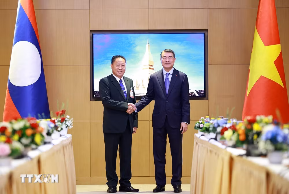 ttxvn_thu-tuong-le-minh-hung-tiep-lanh-dao-cac-to-chuc-chinh-tri-xa-hoi-cua-lao-08.jpg