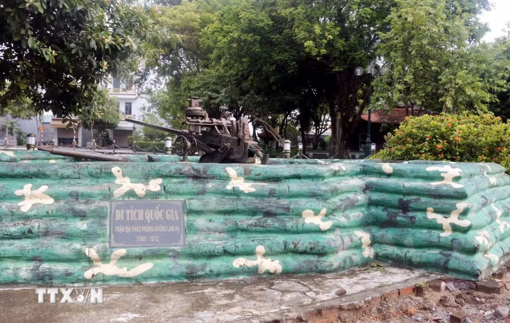 ttxvn-10-nu-dan-quan-lam-ha-khuc-trang-ca-con-mai-2608-2.jpg