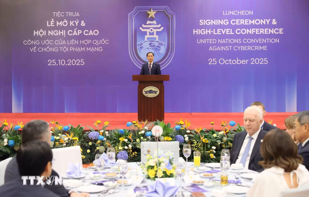 ttxvn-pho-thu-tuong-bui-thanh-son-chu-tri-tiec-trua-cong-uoc-ha-noi-1.jpg