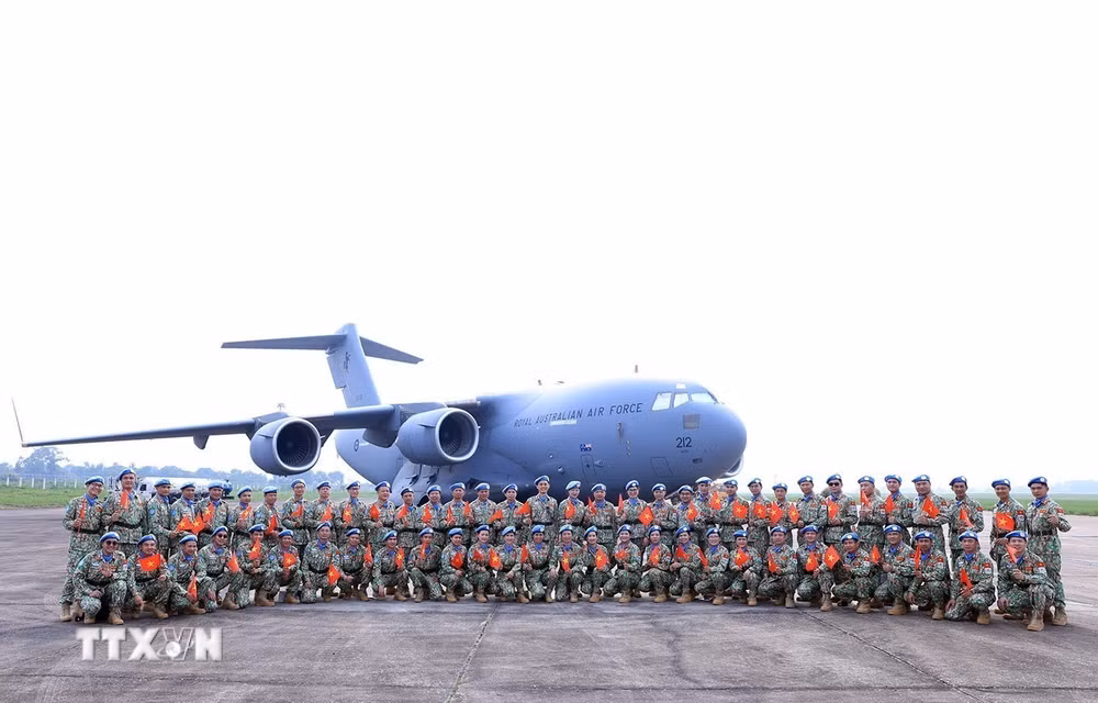 ttxvn_le-tien-quan-benh-vien-da-chien-cap-2-so-8-va-doi-cong-binh-so-5-len-duong-thuc-hien-nhiem-vu-gghb-lhq-4766.jpg