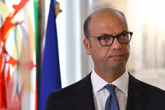 Ngoại trưởng Italy Angelino Alfano tại cuộc họp báo ở Rome (Nguồn: AFP/TTXVN)