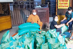 Giáo hội Phật giáo kêu gọi tăng ni, phật tử cấm túc, ủng hộ chống dịch