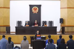 Phạt 3 năm tù cựu cán bộ công an thuê người tạt axít cấp dưới