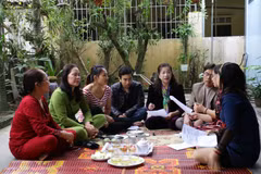 Sinh hoạt câu lạc bộ dân ca ví, giặm phường Vinh Tân, thành phố Vinh, tỉnh Nghệ An. (Ảnh: Bích Huệ/TTXVN)
