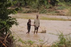 Cảnh ngập lụt do ảnh hưởng của bão Idai tại tỉnh Manicaland, Zimbabwe, ngày 17/3. (Ảnh:THX/TTXVN) 