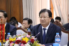 Phó Thủ tướng Trịnh Đình Dũng phát biểu tại buổi làm việc với Phó Chủ tịch Quốc hội Lào Somphan Phengkhammi về Dự án xây nhà Quốc hội mới của Lào. (Ảnh: Xuân Tú/TTXVN)