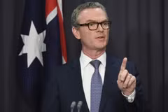 Bộ trưởng Quốc phòng Christopher Pyne. (Nguồn: Pedestrian TV)