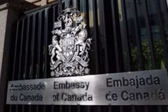 Bên ngoài Đại sứ quán Canada ở Caracas, Venezuela. (Nguồn: Twitter)