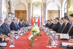 Hoàng thân Monaco Albert II và Chủ tịch Trung Quốc Tập Cận Bình trong cuộc hội đàm ở Monaco ngày 24/3/2019. (Ảnh: THX/TTXVN) 