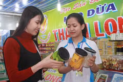 Ngày càng nhiều người tiêu dùng lựa chọn dùng hàng Việt Nam chất lượng cao. (Ảnh: Phạm Cường/TTXVN)