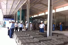 Sản xuất vật liệu xây dựng không nung tại Nhà máy của Công ty CP Đại Hồng Sơn, phường Kim Dinh, thành phố Bà Rịa. (Ảnh: TTXVN)