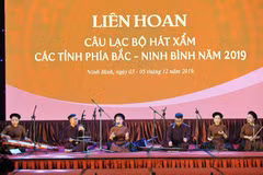Tiết mục "Giăng sáng vườn chè" do các nghệ sỹ Trung tâm Âm nhạc truyền thống Thăng Long, Hà Nội biểu diễn tại Liên hoan câu lạc bộ hát Xẩm các tỉnh khu vực phía Bắc. (Ảnh: Minh Đức/TTXVN)