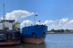 Tàu chở dầu Neyma của Nga, hiện được đổi tên thành Nika Spirit, đang bị giữ tại cảng Izmail, Ukraine. (Nguồn: Reuters)