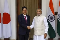 Thủ tướng Nhật Bản Shinzo Abe​ và người đồng cấp Ấn Độ Narendra Modi​. (Nguồn: Reuters)