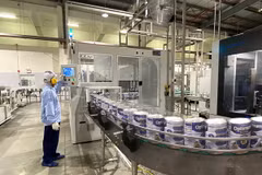 Vinamilk liên tiếp triển khai các dự án mở rộng nhà máy và trang trại trong và ngoài nước. (Nguồn: Vinamilk)