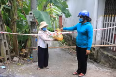 Bếp ăn tại xã Lộc Hòa, huyện Long Hồ, tỉnh Vĩnh Long, hỗ trợ người dân tại khu phong tỏa. (Ảnh: Lê Thúy Hằng/TTXVN)