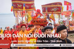 Hàng nghìn người đội mưa rước nước thiêng về Đền Trần - Thái Bình