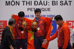 Cặp đôi Thái Thị Hồng Thoa và Trần Lê Lan Anh đã mang về tấm huy chương vàng đầu tiên cho đội tuyển bi sắt Việt Nam tại nội dung đôi nữ. (Ảnh: Minh Hiếu/Vietnam+)