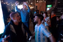 CĐV Argentina tại Hà Nội ăn mừng đội nhà vô địch World Cup