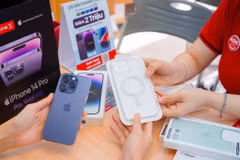 iPhone 14 Pro, Pro Max chính hãng hiện đang khan hàng ở tất cả các đại lý ủy quyền tại Việt Nam. (Ảnh: PV/Vietnam+)