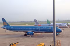 Máy bay của Vietnam Airlines và Jetstar Pacific. (Ảnh: Huy Hùng/TTXVN)
