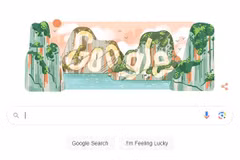 Google đã đặt hình ảnh biểu tượng tạm thời (Doodle) trên trang chủ là bức tranh minh họa sống động về cảnh Vịnh Hạ Long.