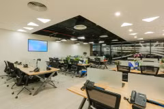 Cục An toàn thông tin khuyến cáo các tổ chức, cá nhân khi lắp đặt màn hình LED phải kiểm tra kỹ chất lượng, nguồn gốc thiết bị. (Ảnh minh họa: Linh Thảo/TTXVN phát)