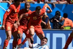 Messi tái hiện trận đấu tung hoành của Maradona trước "Quỷ Đỏ"