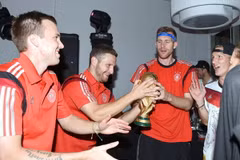 Các cầu thủ Đức đã làm hỏng cúp vàng World Cup ở lễ ăn mừng