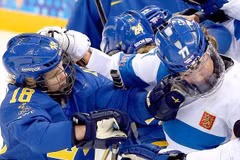 Vận động viên hockey nữ hỗn chiến tại Olympic Sochi 