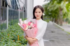 Nguyễn Phương Linh, thủ khoa khối D01 toàn quốc trong kỳ thi tốt nghiệp THPT năm 2024. (Ảnh: TTXVN phát)