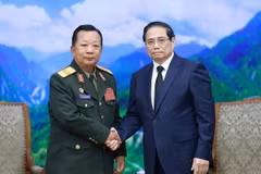 Thủ tướng Phạm Minh Chính tiếp Đại tướng Chansamone Chanyalath, Phó thủ tướng, Bộ trưởng Bộ Quốc phòng Lào sang dự Quốc tang Tổng Bí thư Nguyễn Phú Trọng. (Ảnh: Dương Giang/TTXVN)