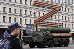 Hệ thống phòng không S-400 Triumf của Nga. (Ảnh: AFP/TTXVN)